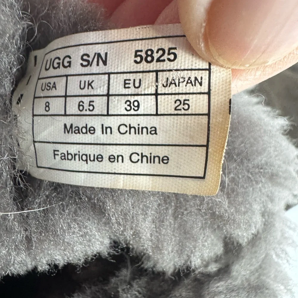 UGG Classic Short ll boots in gray size 8